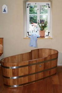 Badewanne aus Eichenholz